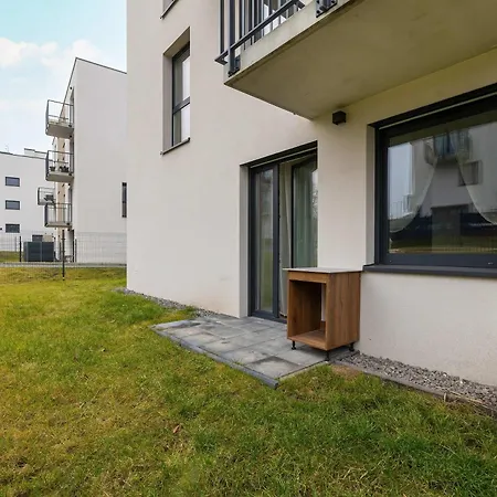Апартаменти Elegant In With Garden Desk And Parking By Renters Ґлівіце