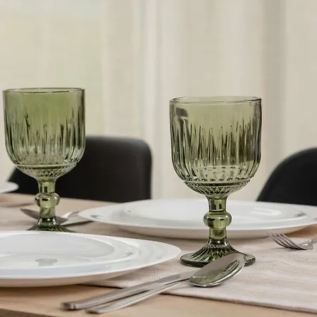 Elegant In With Garden Desk And Parking By Renters *