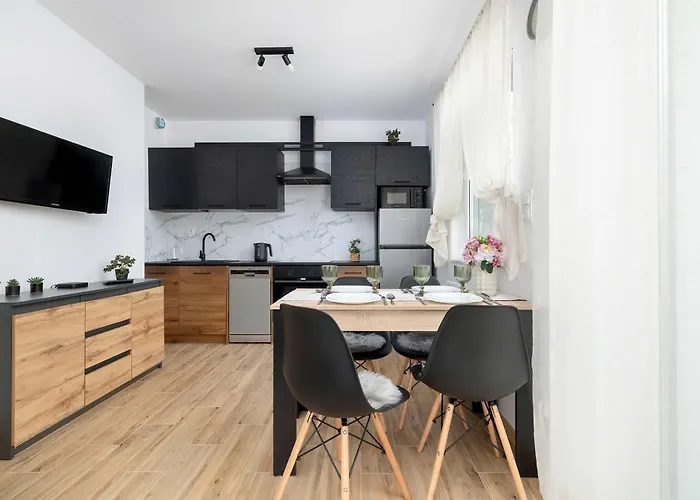 Elegant In With Garden Desk And Parking By Renters شقة