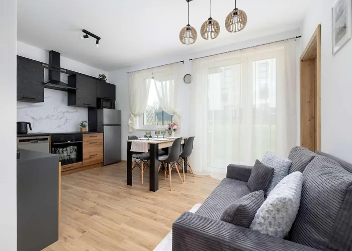 Elegant In With Garden Desk And Parking By Renters Apartment *